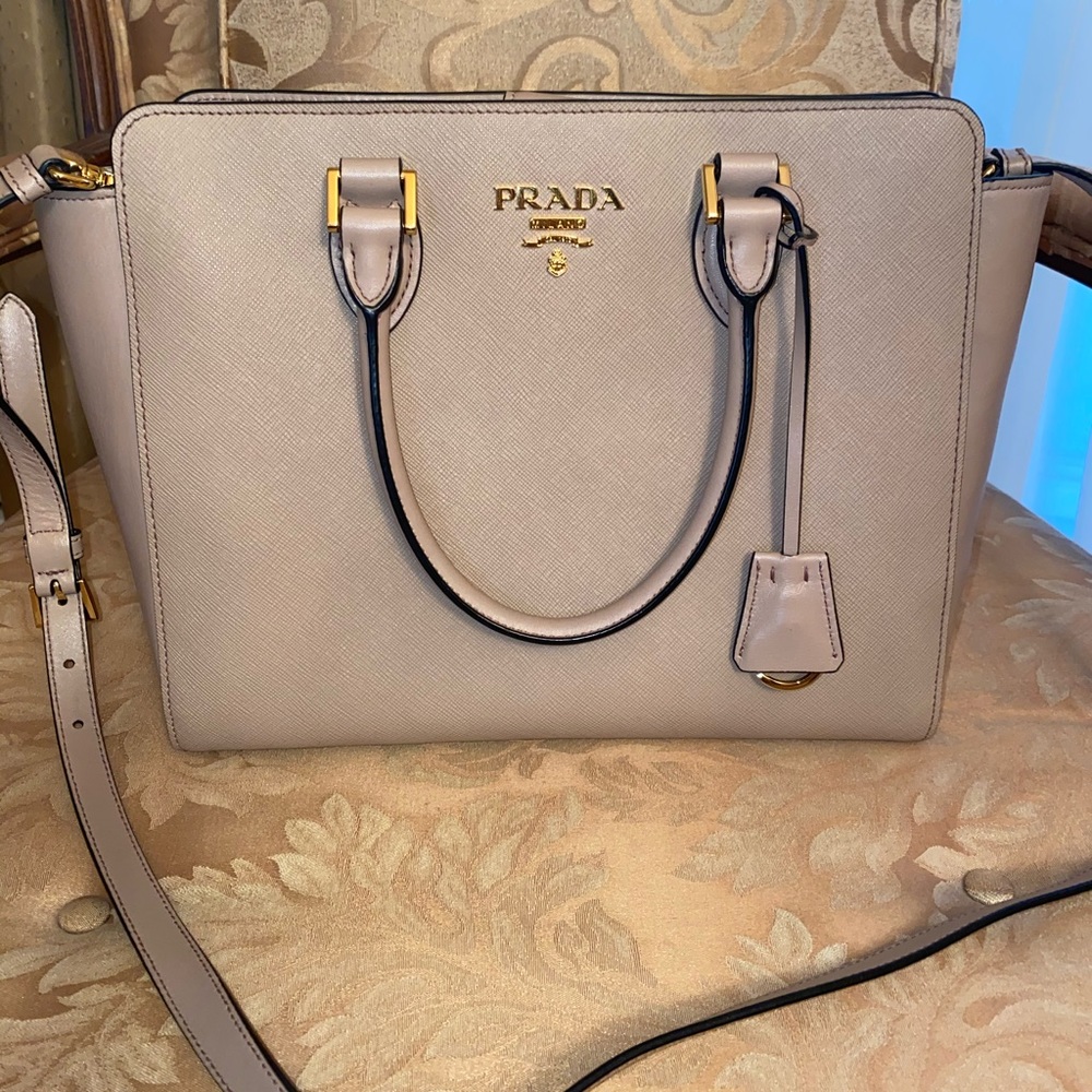Prada saffiano cipria